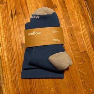 Wellow Premium Compression Socks Size Medium M Wide Calf Blue New